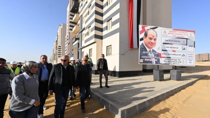 وزير الإسكان يتفقد وحدات المبادرة الرئاسية سكن لكل المصريين بالسويس